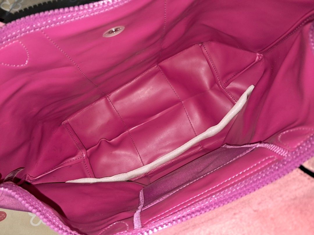 Longchamp Le Pliage Shoulder Bag Purple Striped (Category: Luxury Bags & Wallets) located in Manila. Submitted by terabentables2 (Listing ID 1462431141, Image 3). Description: LONGCHAMP SHOULDER BAG DETAILS ⋆｡𖦹°‧★ ── ₱300 ⋆ Purple Longchamp Le Pliage Bag ⋆ Eye-catching stripe detail on the front ⋆ Vibrant bright pink interior with a convenient small pocket ⋆ Secure zip-top closure ⋆ Ideal size for everyday school use ₊✩‧₊˚౨ৎ˚₊✩‧₊ MOP: GCASH MOD: