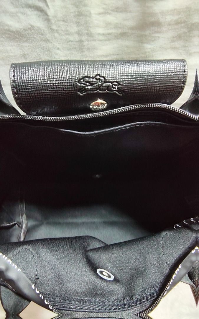 Longchamp Le Pliage Tote Bag (Category: Luxury Bags & Wallets) located in Caloocan City. Submitted by jpmshoppe (Listing ID 1462283318, Image 3). Description: - Classic black Longchamp tote bag - Durable nylon body with genuine leather handles and trim - Features the iconic Longchamp horse logo - Authentically Made in France - Ample interior space for all your essentials - Ideal for everyday use and travel.