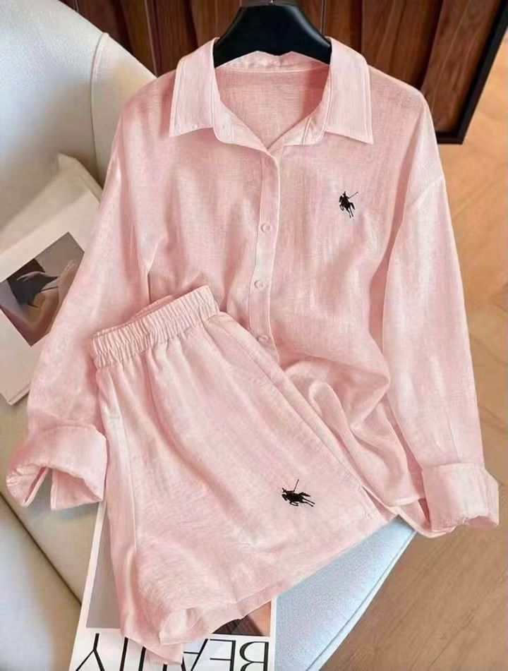 Longsleeves with shorts (Category: Sets or Coordinates) located in Manila. Submitted by raredeer-4deb4e (Listing ID 1462337112, Image 2). Description: can fit upto xxl.