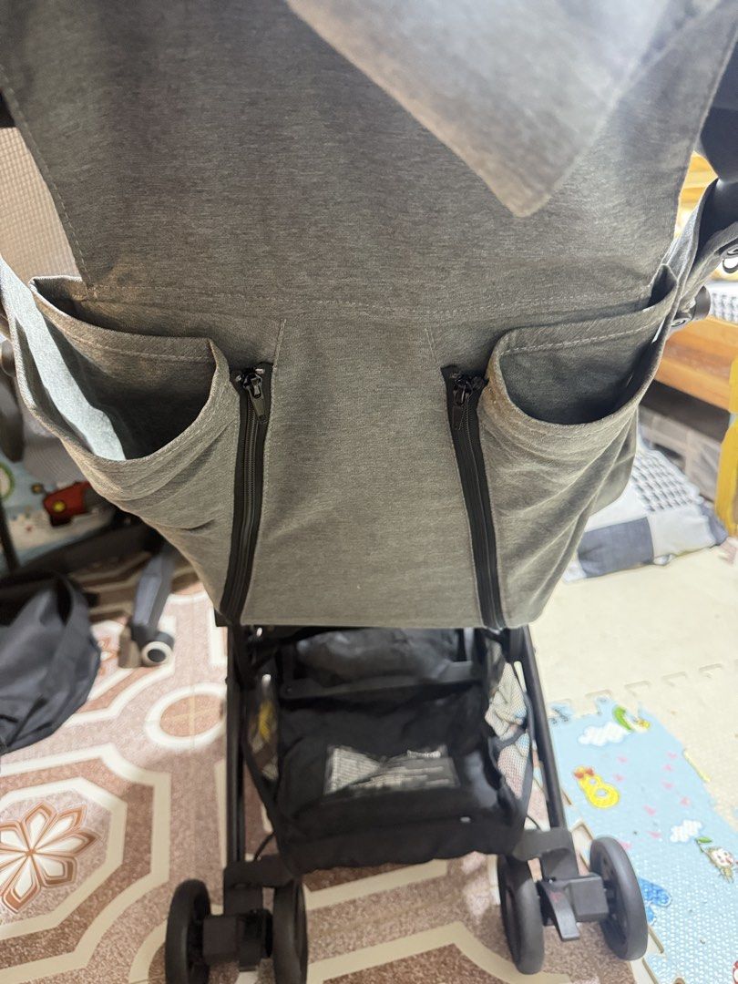 LOOPING SQUIZ MINI COMPACT STROLLER (Category: Strollers) located in Las Pinas. Submitted by sugaaarr (Listing ID 1462284569, Image 3). Description: - Used twice only (hk&taiwan) - pwede hang carry sa airplane, no extra payment. Okay pang travel -bought in orange app last year.