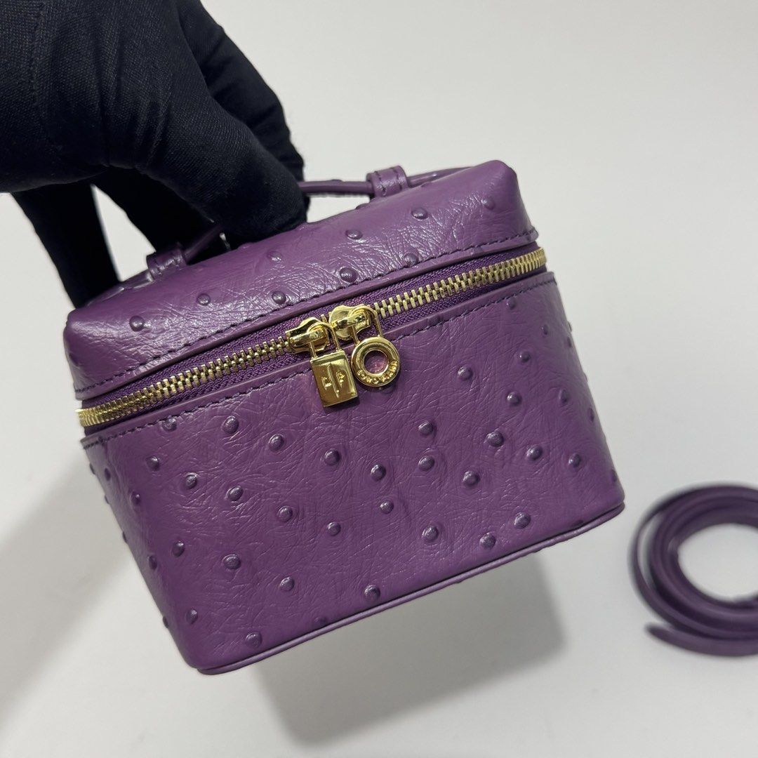 Loro pianna authentic bag (Category: Luxury Bags & Wallets) located in Dagupan City. Submitted by armoirelux (Listing ID 1462373308, Image 3). Description: Rank A No flaws with dust bag.