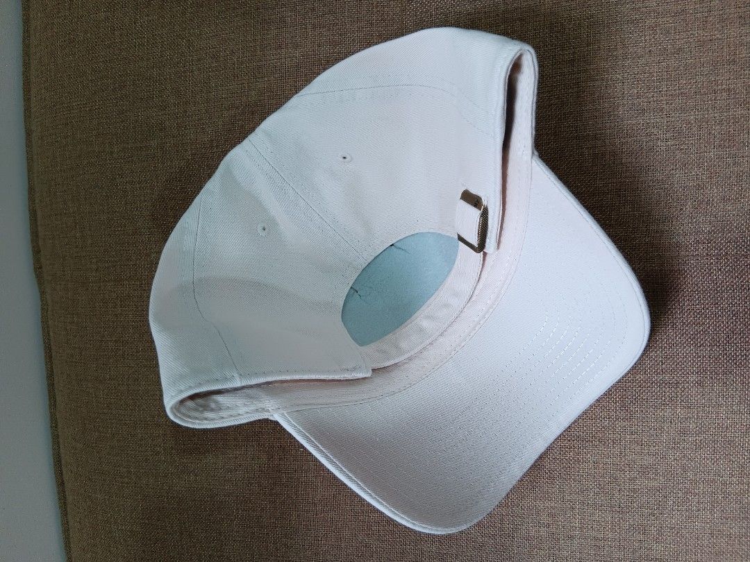 Los Angeles Dodgers Clean Up baseball cap (Category: Caps & Hats) located in Manila. Submitted by gerryanton77059 (Listing ID 1462284958, Image 3). Description: .