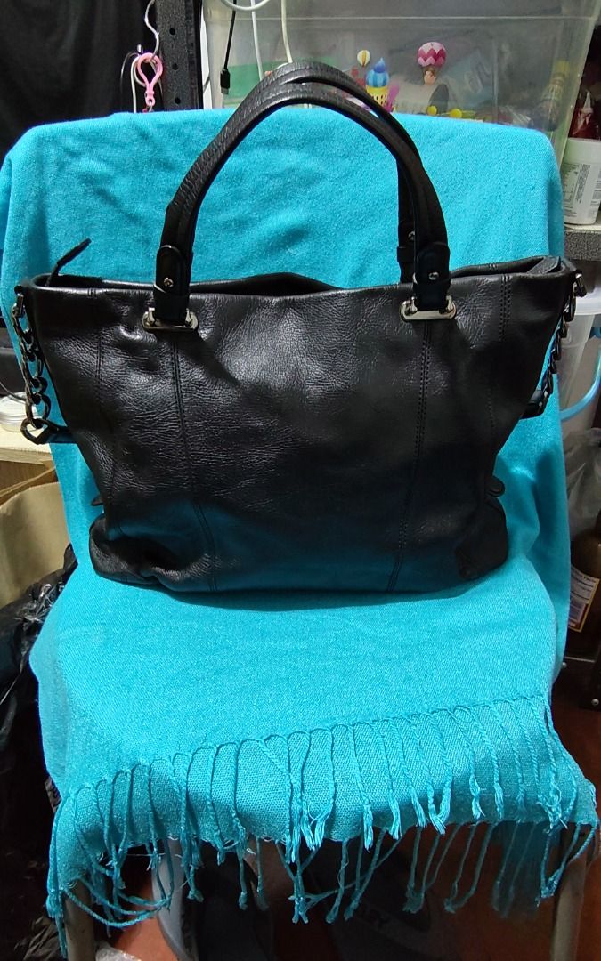 Louis Quatorze Black Tote Bag (Category: Tote Bags) located in Caloocan City. Submitted by jpmshoppe (Listing ID 1462318821, Image 2). Description: - Color: Black - Style: Tote Bag - Closure: Zipper - Interior: Patterned lining - Features: Spacious main compartment - Ideal for: Everyday use - Condition: Good, no major flaws.