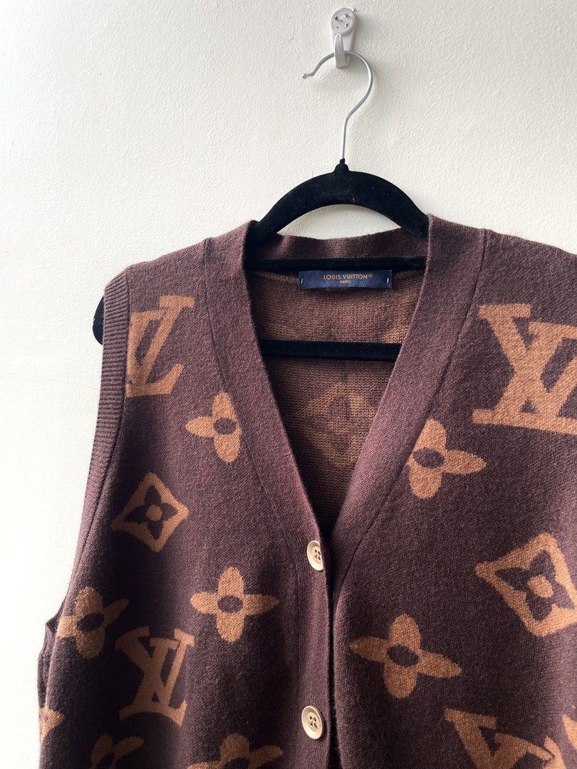 Louis Vuitton Jacquard Monogram Vest (Category: Vests) located in Butuan. Submitted by prestigephilippines (Listing ID 1462323365, Image 3). Description: Fits Mens /Womens Excellent condition Size large No issues Shipping worldwide 🌍.