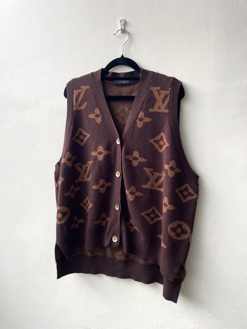 Louis Vuitton Jacquard Monogram Vest (Category: Vests) located in Butuan. Submitted by prestigephilippines (Listing ID 1462323365, Image 2). Description: Fits Mens /Womens Excellent condition Size large No issues Shipping worldwide 🌍.
