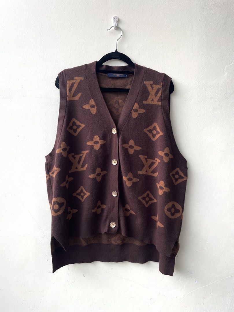 Louis Vuitton Jacquard Monogram Vest (Category: Vests) located in Butuan. Submitted by prestigephilippines (Listing ID 1462323365, Image 1). Description: Fits Mens /Womens Excellent condition Size large No issues Shipping worldwide 🌍.