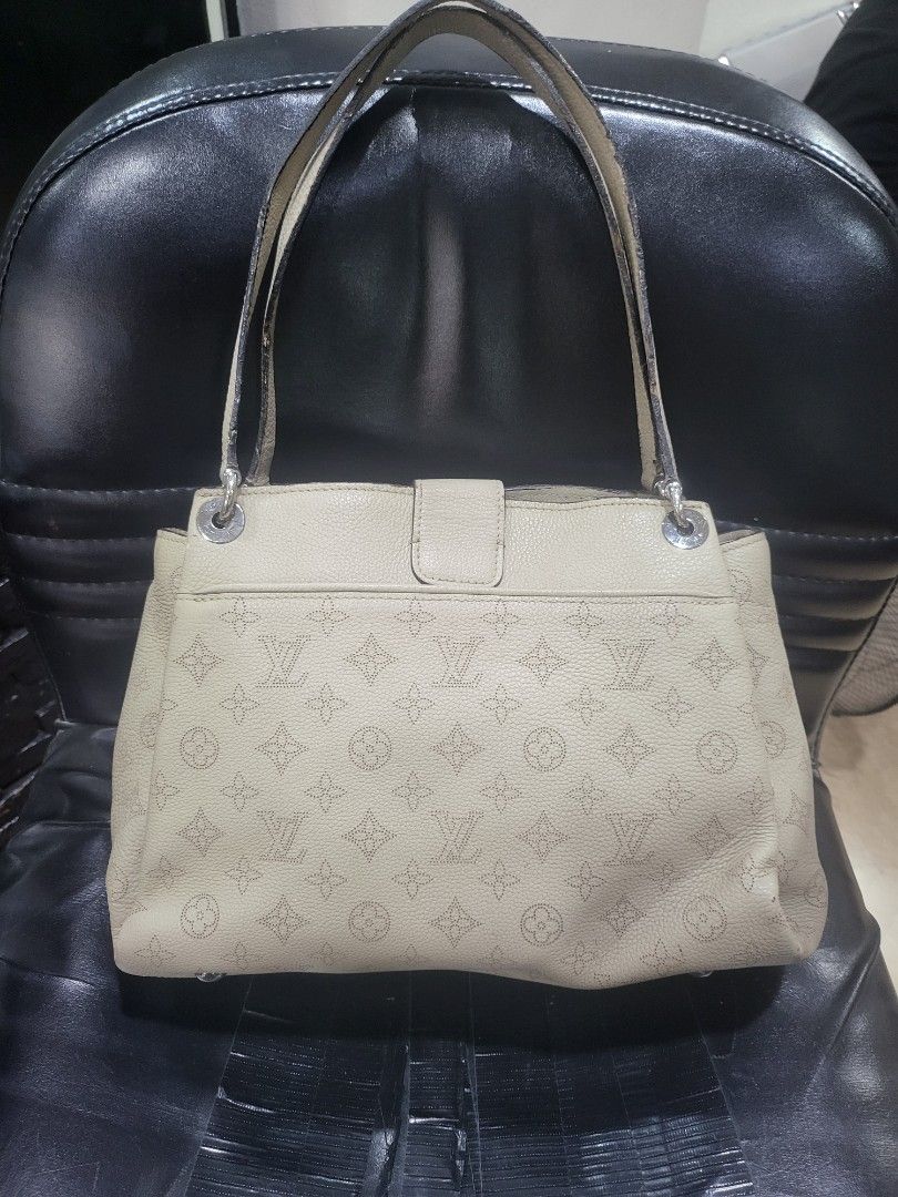 Louis Vuitton Monogram Shoulder Bag (Category: Luxury Bags & Wallets) located in Manila. Submitted by milkymitch23 (Listing ID 1462437392, Image 2). Description: - Louis Vuitton shoulder bag - Beige monogram canvas with leather trim - Silver hardware details - Interior zip pocket - Date code: AH0166 - Made in France - A timeless LV classic - NGA - issue rubber lining - pm if interested may bawas pa sa sure buyer.