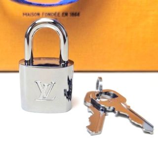 (Category: ) located in . Submitted by anotherwatchstore (Listing ID 1462415676, Image 1). Description: .