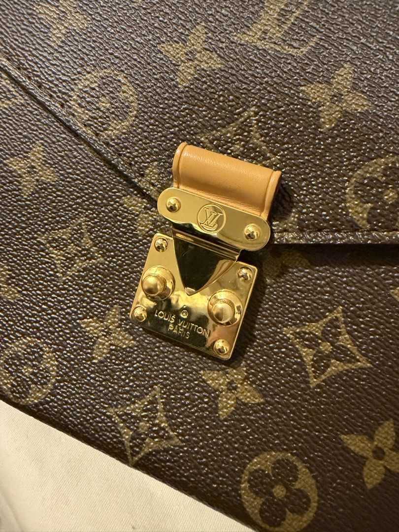 Louis Vuitton Pochette Métis Monogram✨Microchipped (Category: Luxury Bags & Wallets) located in Mabalacat. Submitted by datzoraven (Listing ID 1462410658, Image 3). Description: LOUIS VUITTON POCHETTE MÉTIS — MONOGRAM 📌 Authenticity: Comes with Entrupy and LegitApp authentication reports 📌 Inclusions: Bag + strap 🎁 Freebies: Twilly + chain 📦 Optional inclusions: Dustbag, box, and paper bag available upon request. Please note: Optional inclusi