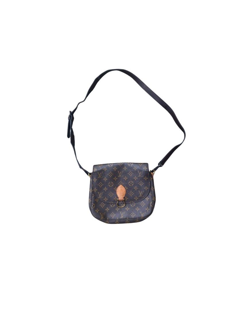 LOUIS VUITTON SLING BAG (Category: Luxury Bags & Wallets) located in El Salvador. Submitted by 00jiroo00 (Listing ID 1462370906, Image 1). Description: LOUIS VUITTON SLING BAG Dimensions: Estimated size - S Details: good condition must have minor signs of usage issue: leather on strap broken zipper inside Condition: 8.5/10 Color rate: 9/10 Swipe for more details… 📌 Before You Buy: 📃 Please read all item details carefully 📍 Payment-first policy