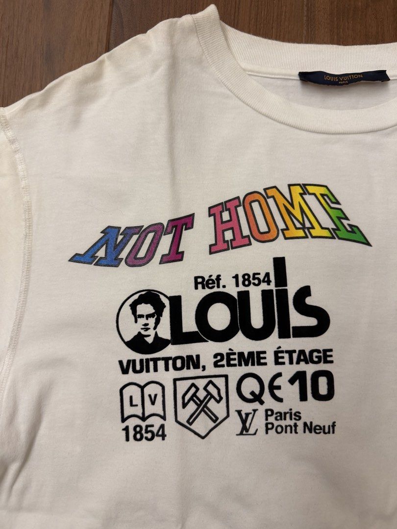 Louis Vuitton Tee （分類：T-shirt、恤衫、有領衫）位於 Hong Kong。 由 holiday2 提交（商品編號 1462290631，圖片 4）。簡介： Louis Vuitton Tee 100% authentic 90% new 購自Louis Vuitton 專門店 By SF NO BARGAIN !!! 。