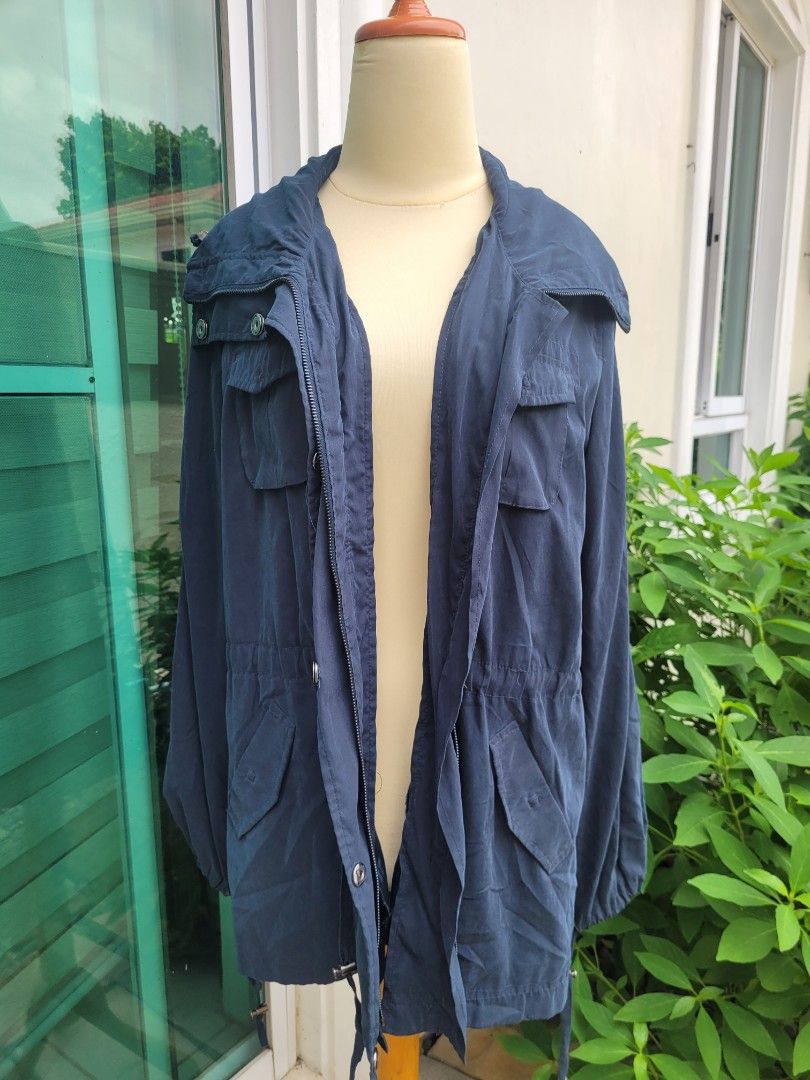 Love21 Navy Trench Coat (Category: Coats, Jackets and Outerwear) located in Muntinlupa City. Submitted by havilahph (Listing ID 1462272312, Image 1). Description: Navy blue trench coat with buttons. Great for travel! Fits size L..