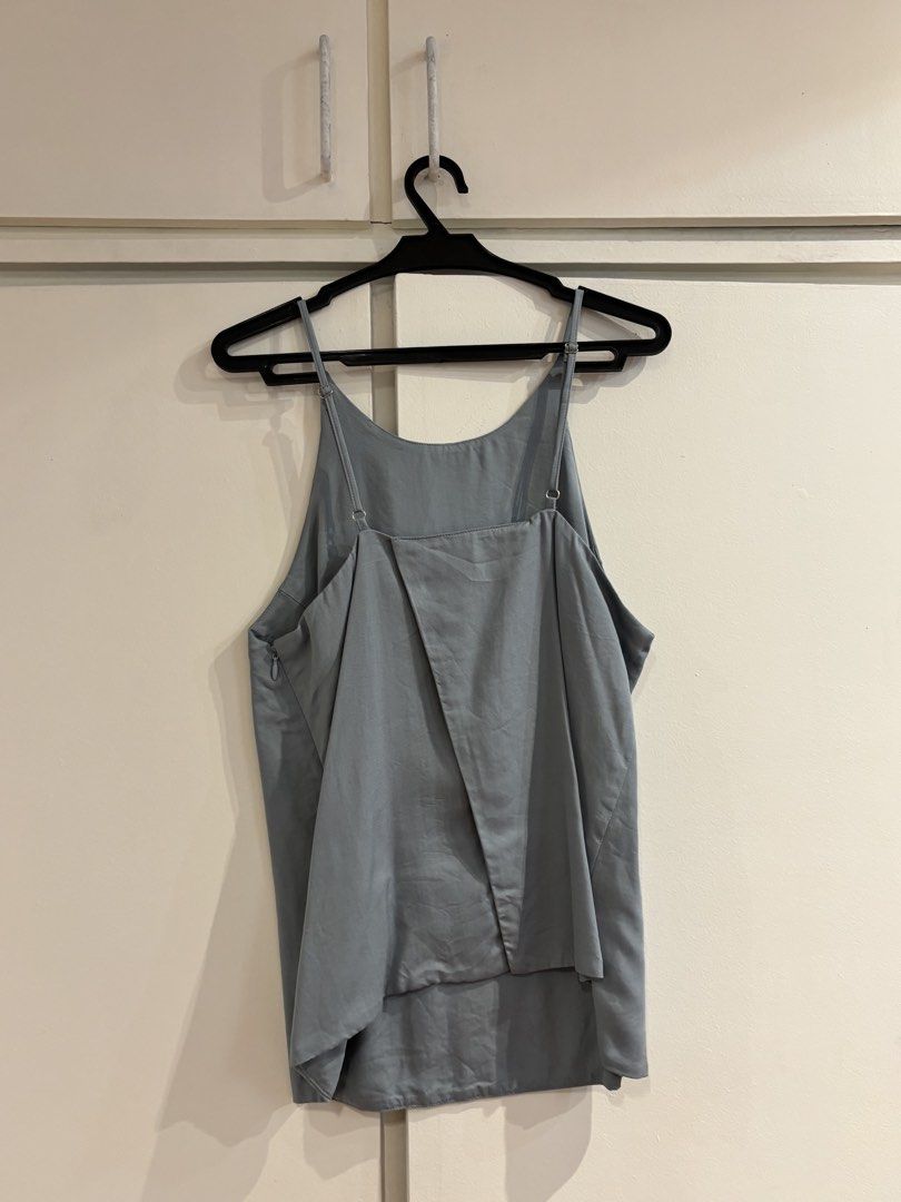 Love Bonito Halter Top (Category: Sleeveless) located in Quezon City. Submitted by andreaisax (Listing ID 1462352111, Image 2). Description: - Never worn, only washed.