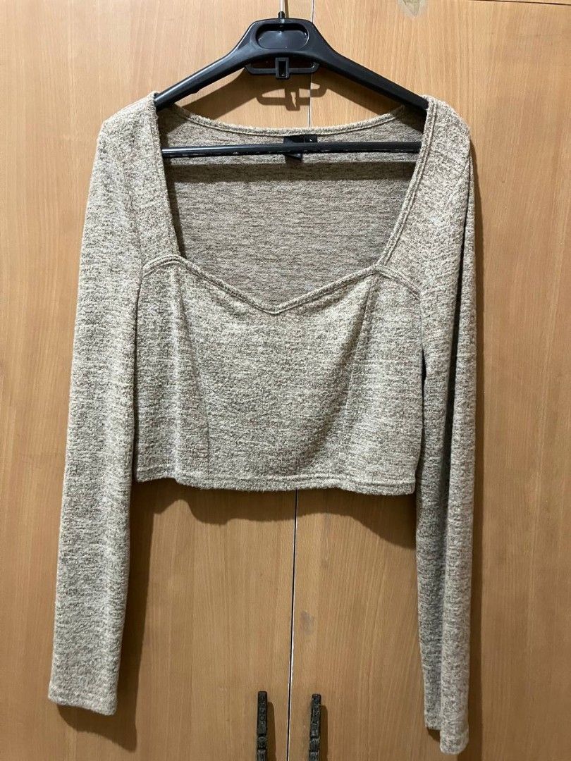 Lovito Ribbed Cut-out Crop Top Beige (Category: Sleeveless) located in Manila. Submitted by jenicamarieperlada31.storm (Listing ID 1462280566, Image 1). Description: Selling never been used tops and skirts large to xl sizes Shein and lovito rfs: Nakatambak nalang.