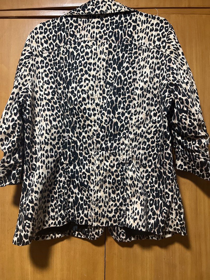 Luii Leopard Print Blazer Jacket Size L (Category: Coats, Jackets and Outerwear) located in Pasig City. Submitted by zebteashoppe01 (Listing ID 1462375376, Image 3). Description: - Luii Leopard Print Blazer - Size: L - Sleeve Style: Three-quarter sleeves with button detail - Pockets: Two front pockets - Lining: Black interior lining - Style: Bold statement piece, perfect for dressing outfits up or down. For jeans and for casual or formal wear 090