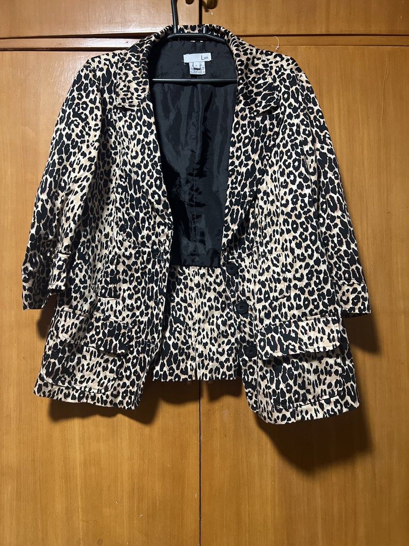 Luii Leopard Print Blazer Jacket Size L (Category: Coats, Jackets and Outerwear) located in Pasig City. Submitted by zebteashoppe01 (Listing ID 1462375376, Image 1). Description: - Luii Leopard Print Blazer - Size: L - Sleeve Style: Three-quarter sleeves with button detail - Pockets: Two front pockets - Lining: Black interior lining - Style: Bold statement piece, perfect for dressing outfits up or down. For jeans and for casual or formal wear 090