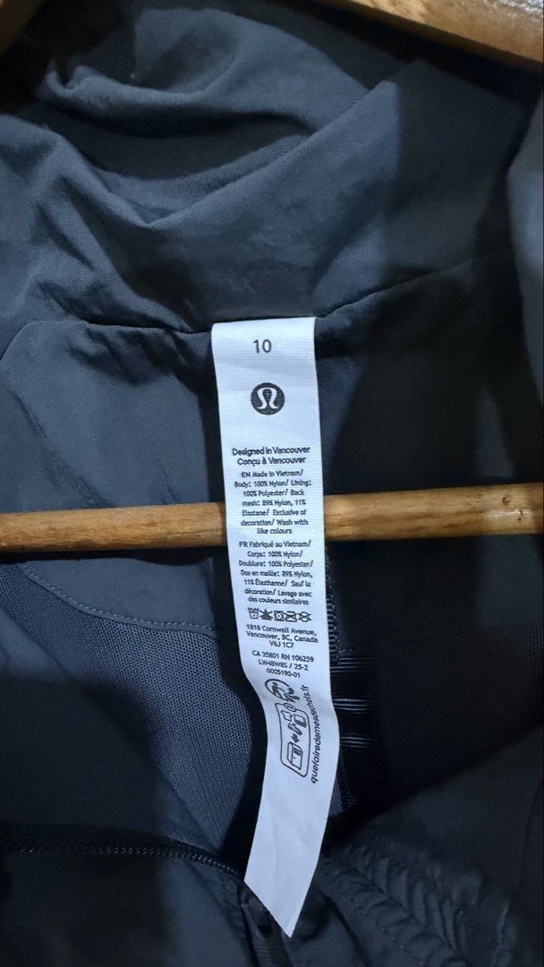 Lululemon🍋 Always Effortless Classic-Fit Jacket Graphite Grey (Category: Activewear) located in Taguig. Submitted by greenfuzz (Listing ID 1462342857, Image 2). Description: Grey clouds or blue skies—this water-repellent jacket has a lining that's so soft you'll want to wear it no matter the forecast. water-resistant, glyde™ fabric Water-resistant Windproof classic fit, hip length Classic fit falls away from your body with room for layering feat
