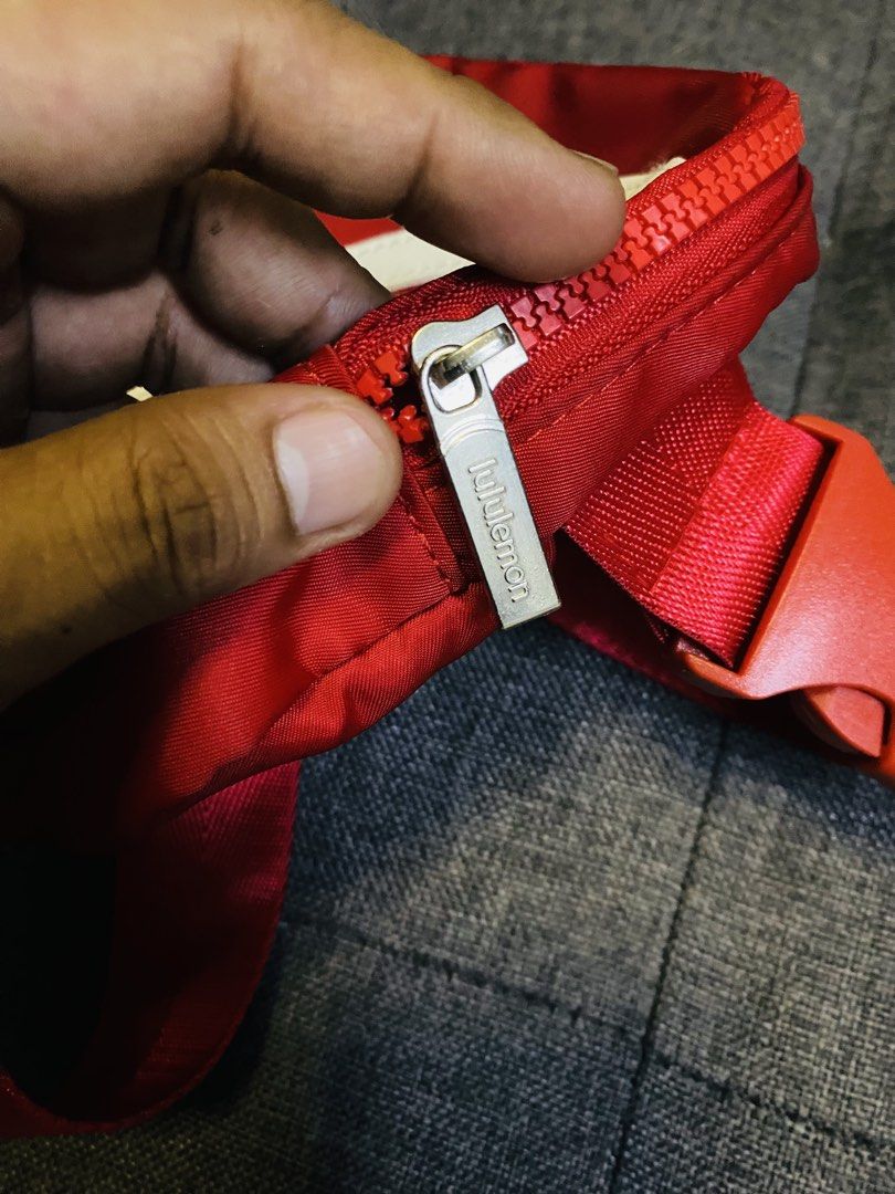 Lululemon beltbag (Category: Belts) located in Caloocan City. Submitted by luxurymurayta888 (Listing ID 1462426069, Image 3). Description: nonissue.
