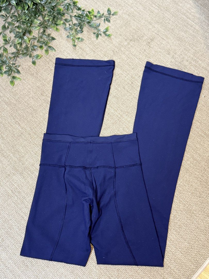 Lululemon Flare Pants LL84 (Category: Activewear) located in Naga. Submitted by ubi04 (Listing ID 1462325957, Image 2). Description: Navy Blue With few himulmuls , zoom in photos.