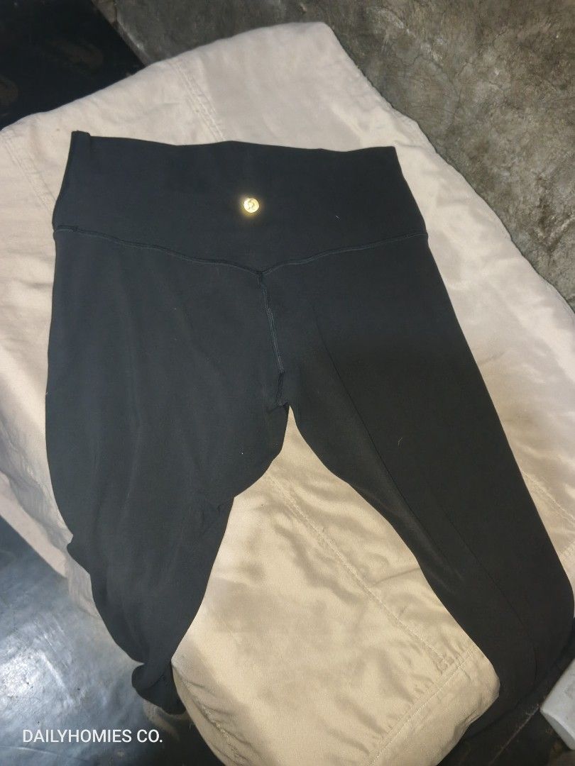 Lululemon Leggings Align HR Pant 25” Graphite Grey Size 8 NWT (Category: Activewear) located in Manila. Submitted by dailyhomiescollection (Listing ID 1462382879, Image 3). Description: In Best Condition No issue 😇🤝.