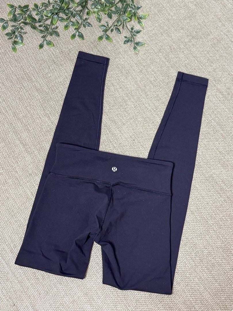 Lululemon LL10 (Category: Activewear) located in Naga. Submitted by ubi04 (Listing ID 1462291878, Image 2). Description: With washable stain and few moles ( natatanggal pa siya).