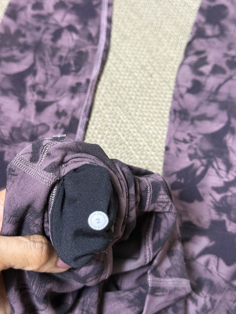 Lululemon LL13 (Category: Activewear) located in Naga. Submitted by ubi04 (Listing ID 1462292342, Image 3). Description: .