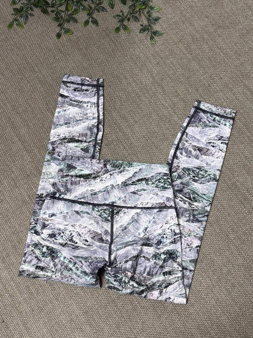 Lululemon LL20 (Category: Activewear) located in Naga. Submitted by ubi04 (Listing ID 1462294033, Image 2). Description: .