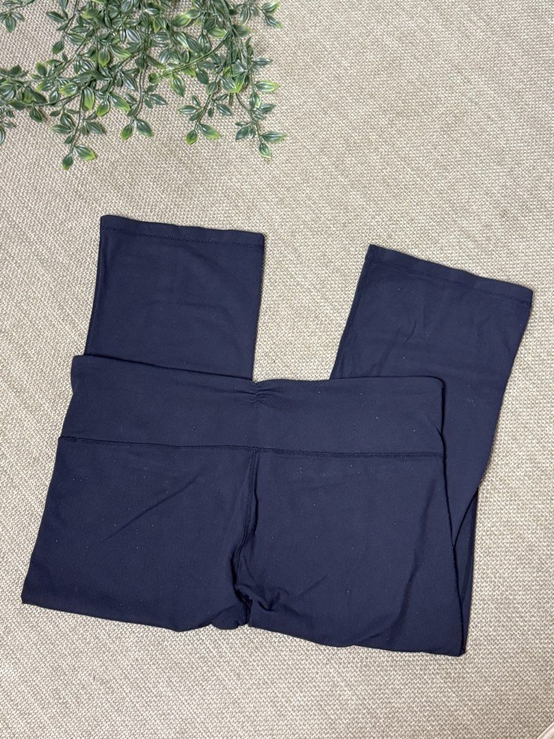 Lululemon LL21 (Category: Activewear) located in Naga. Submitted by ubi04 (Listing ID 1462294234, Image 2). Description: .