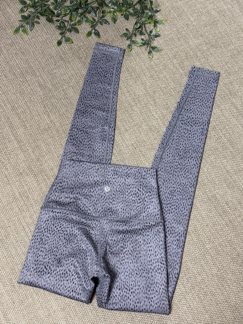 Lululemon LL26 (Category: Activewear) located in Naga. Submitted by ubi04 (Listing ID 1462295036, Image 2). Description: .