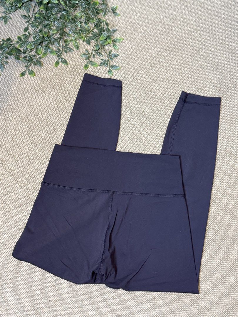 Lululemon LL38 (Category: Activewear) located in Naga. Submitted by ubi04 (Listing ID 1462296569, Image 2). Description: .