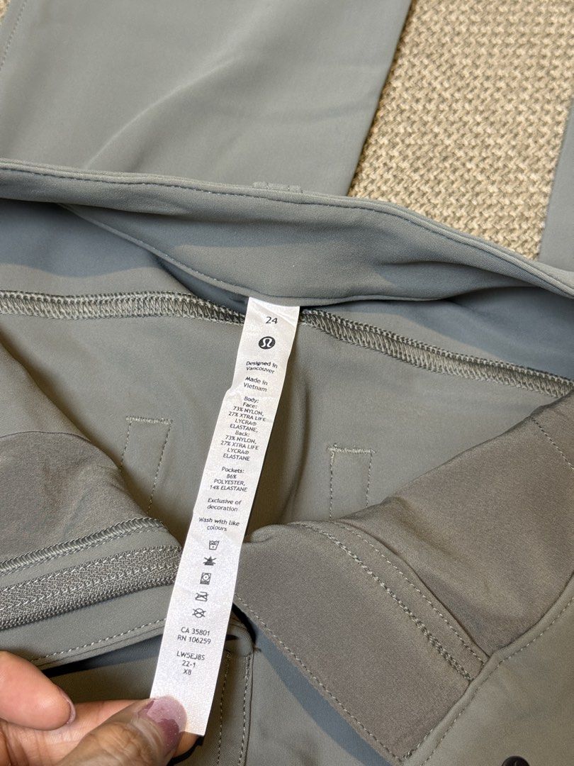 Lululemon LL55 (Category: Activewear) located in Naga. Submitted by ubi04 (Listing ID 1462305277, Image 3). Description: Waist 24” Hips 31” Crotch 10.5” Length 39”.