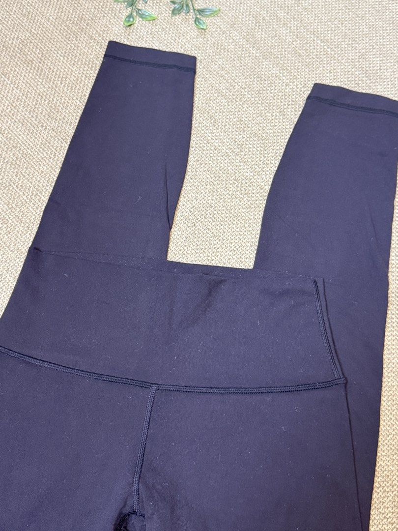 Lululemon LL56 (Category: Activewear) located in Naga. Submitted by ubi04 (Listing ID 1462305498, Image 3). Description: With minimal moles, natatanggal pa.