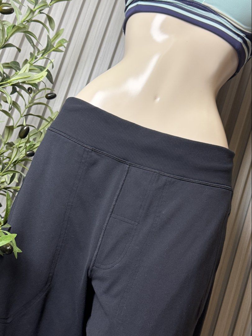 Lululemon LL80 (Category: Activewear) located in Naga. Submitted by ubi04 (Listing ID 1462324541, Image 3). Description: With washable dirt, see last photo.