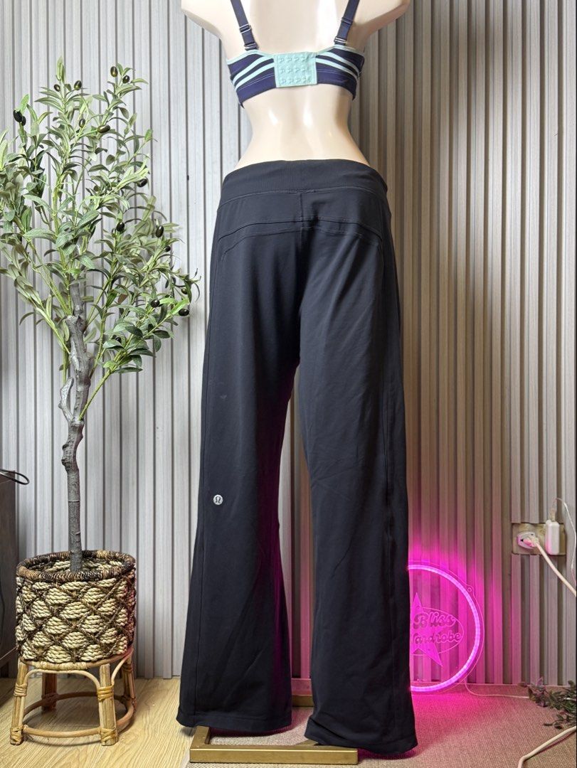 Lululemon LL80 (Category: Activewear) located in Naga. Submitted by ubi04 (Listing ID 1462324541, Image 2). Description: With washable dirt, see last photo.