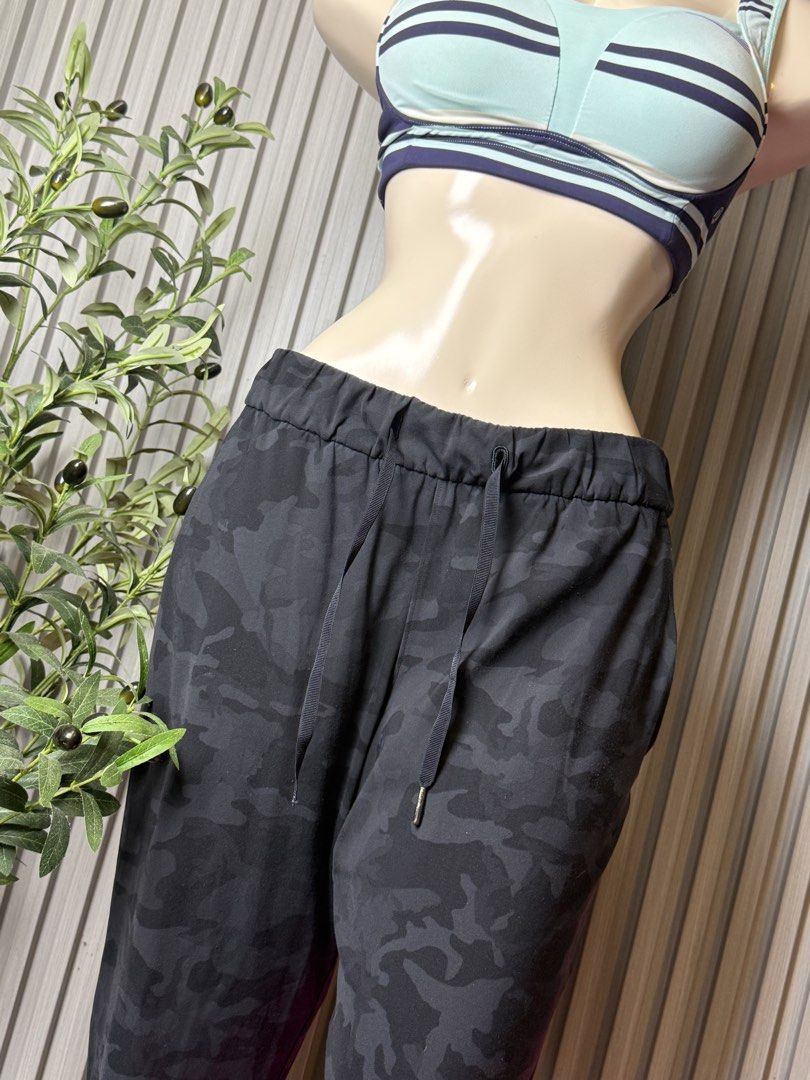 Lululemon LL81 (Category: Activewear) located in Naga. Submitted by ubi04 (Listing ID 1462324997, Image 3). Description: With flaw few himulmuls please zoom in photos.