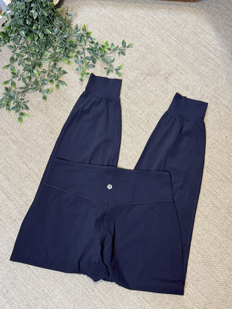 Lululemon LL85 (Category: Activewear) located in Naga. Submitted by ubi04 (Listing ID 1462326306, Image 2). Description: .