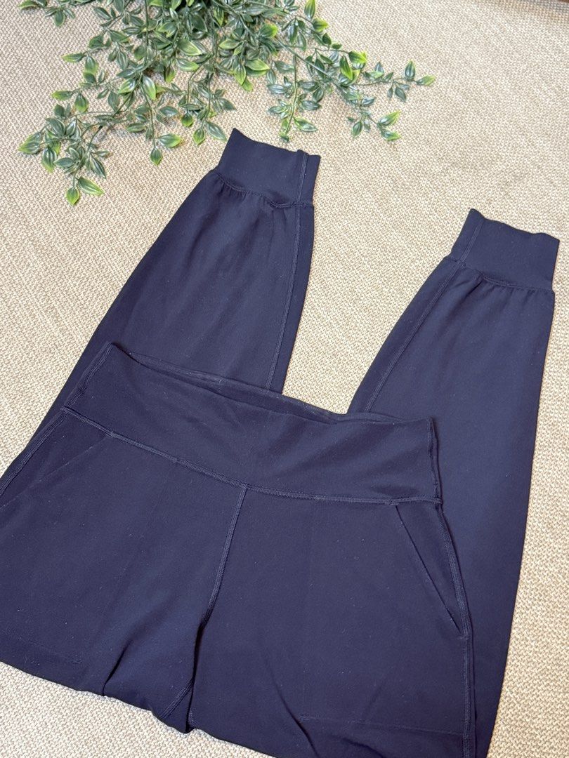 Lululemon LL85 (Category: Activewear) located in Naga. Submitted by ubi04 (Listing ID 1462326306, Image 3). Description: .