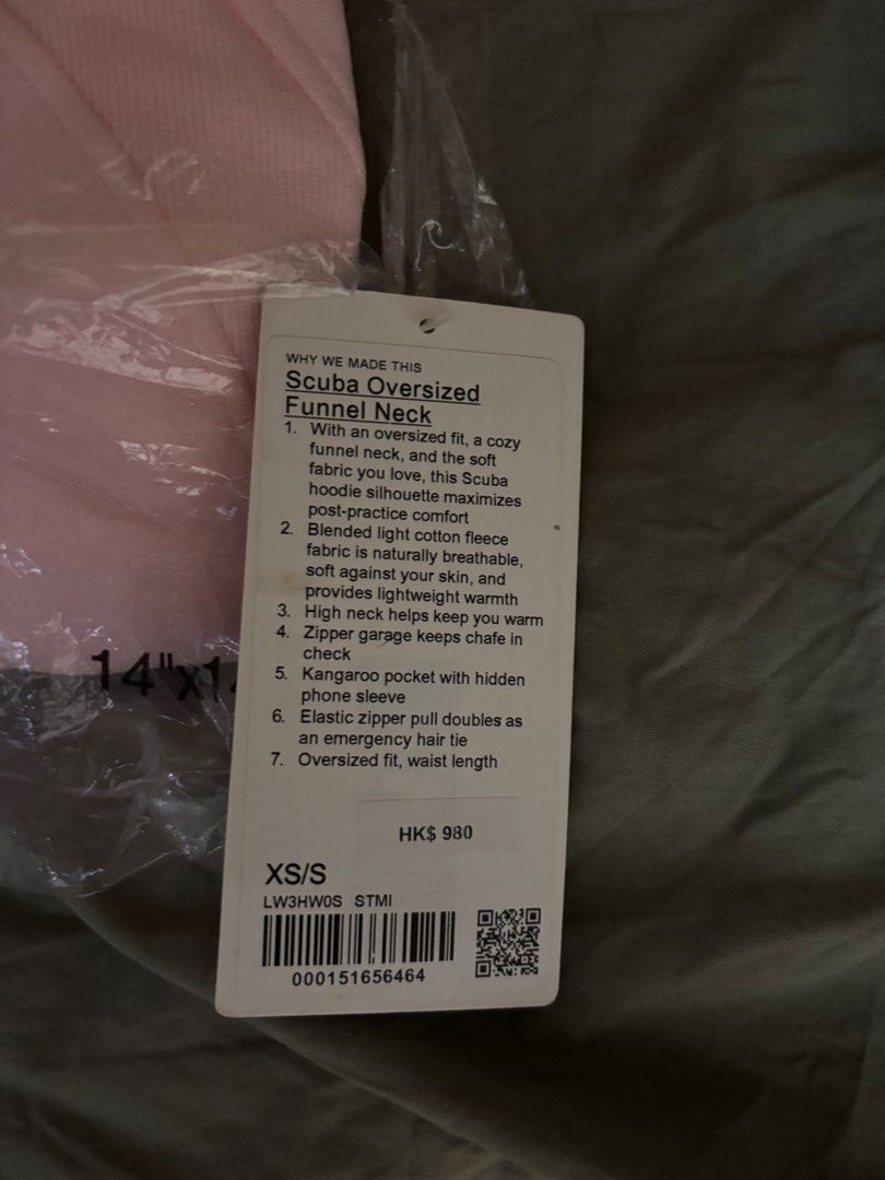 Lululemon Scuba Oversized Funnel Neck Hoodie Pink XS/S （分類：外套及戶外衣服）位於 Hong Kong。 由 Sellerbuyerares 提交（商品編號 1462364896，圖片 3）。簡介： Strawberry Milkshake Lululemon Scuba Oversized Funnel Neck hoodie. Oversized fit. In good condition, never worn, still in its original packaging! 全新嘅lululemon scuba funnel neck, 冇着過. 有意dm! 。