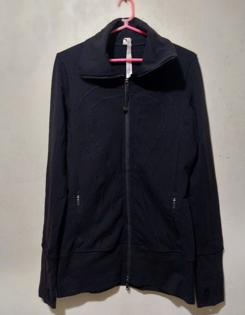 Lululemon Stride Jacket Black (Category: Coats, Jackets and Outerwear) located in Manila. Submitted by PrinceDani.Clothing (Listing ID 1462393764, Image 3). Description: lululemon black stride jacket Size 6 on tag 18in width 27.5in length excellent condition .