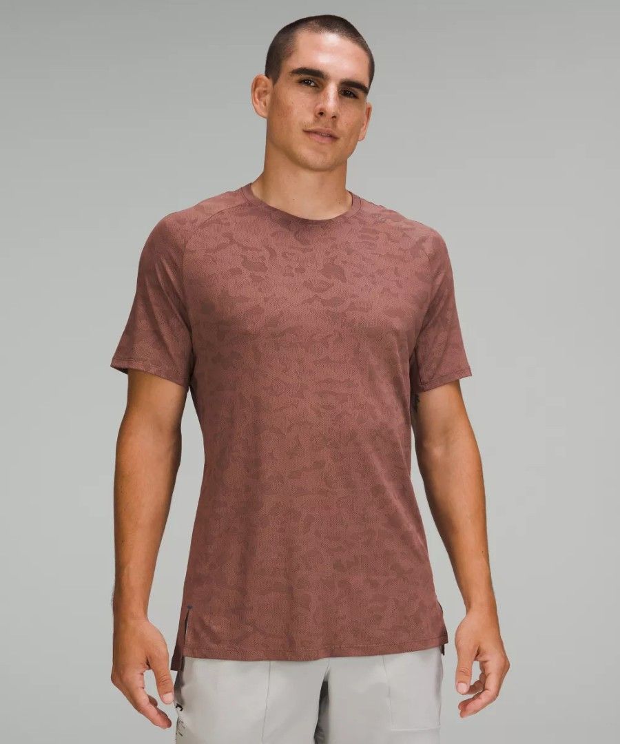Lululemon Textured Train Short Sleeve tshirt (Category: Activewear) located in Taguig. Submitted by nextflip (Listing ID 1462311327, Image 1). Description: excellent condition no issue 20 x 28.