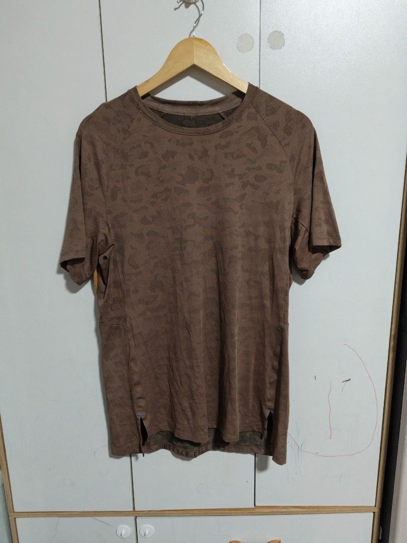 Lululemon Textured Train Short Sleeve tshirt (Category: Activewear) located in Taguig. Submitted by nextflip (Listing ID 1462311327, Image 3). Description: excellent condition no issue 20 x 28.