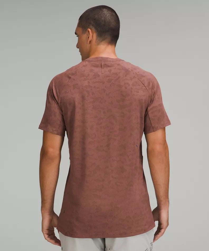 Lululemon Textured Train Short Sleeve tshirt (Category: Activewear) located in Taguig. Submitted by nextflip (Listing ID 1462311327, Image 2). Description: excellent condition no issue 20 x 28.
