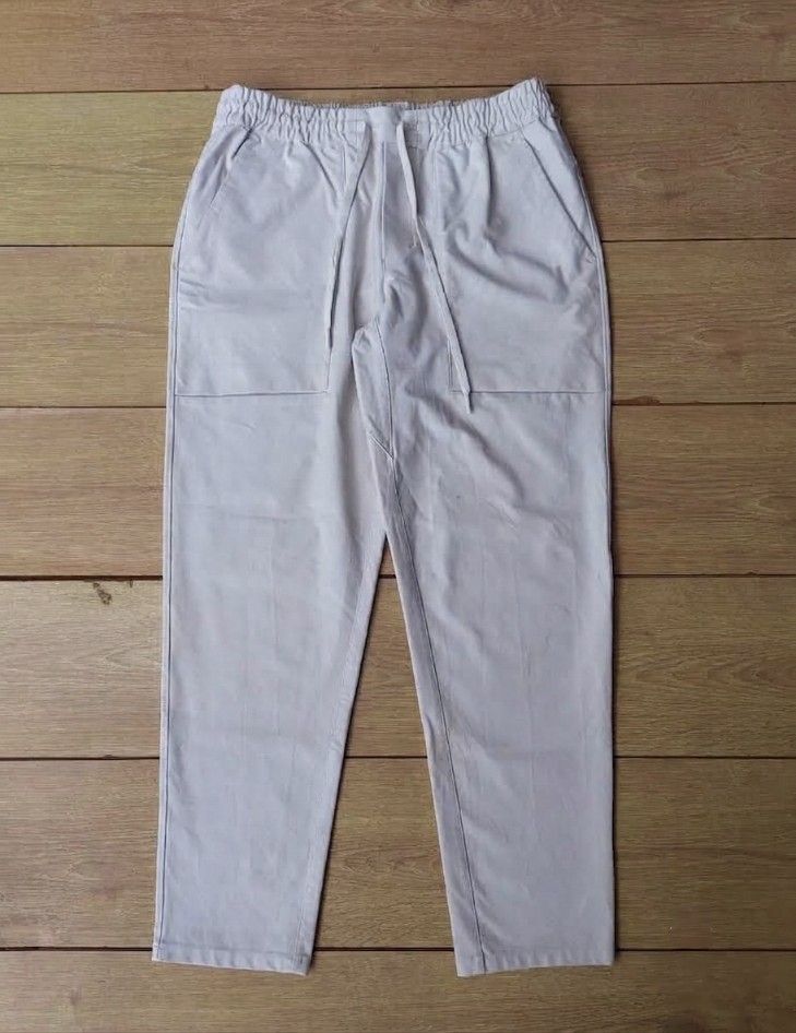 Lululemon Utilitech Pants (Category: Activewear) located in Caloocan City. Submitted by kimyhan (Listing ID 1462360599, Image 2). Description: Large on dot Excellent Condition.