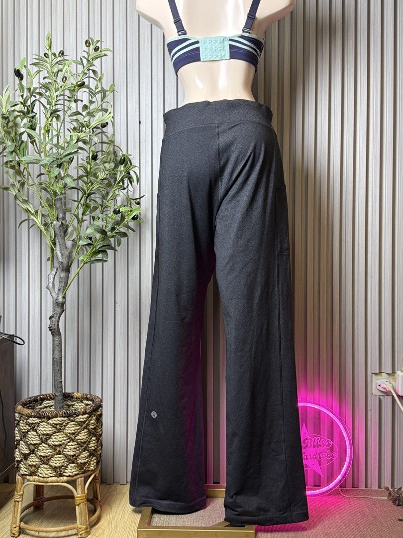 Lululemon Wide Leg Pants LL72 (Category: Activewear) located in Naga. Submitted by ubi04 (Listing ID 1462312723, Image 2). Description: Pwede Unisex.