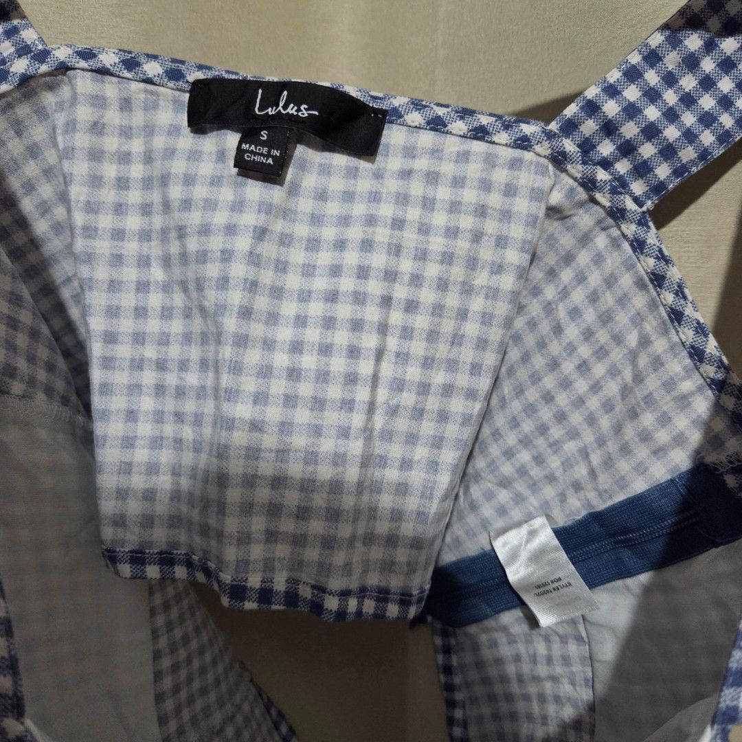 LULUS GINGHAM CROP TOP (Category: Sleeveless) located in Santiago. Submitted by fromboxes (Listing ID 1462264853, Image 2). Description: Like new Ships thru J&T Isabela North Luzon Shipping Nationwide No rush shipping 😊😊.