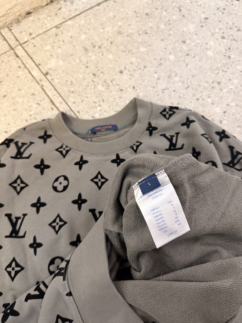 LV (Category: Coats, Jackets and Outerwear) located in Baguio. Submitted by mardimercredi14 (Listing ID 1462411250, Image 3). Description: 🔥 Louis Vuitton Dimensions: 24*26.5 Condition: excellent Color Rate: 10 ❌ none.