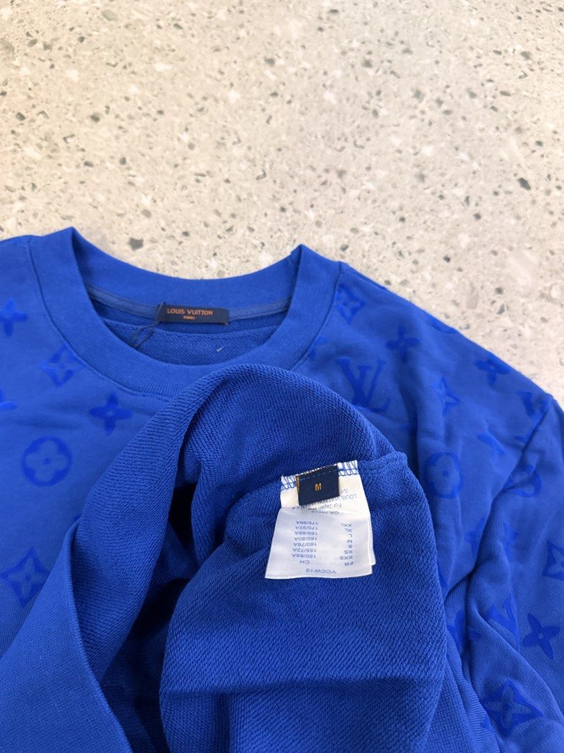 LV (Category: Coats, Jackets and Outerwear) located in Baguio. Submitted by mardimercredi14 (Listing ID 1462412342, Image 3). Description: 🔥 Louis Vuitton Dimensions: 22.5*27.5 Condition: excellent Color Rate: 10 ❌ none.