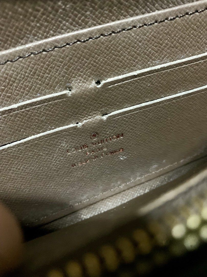 LV Long Zipper Wallet for BUNDLE (Category: Wallets & Card holders) located in General Santos City (Dadiangas). Submitted by h_thrift_luxxe (Listing ID 1462356305, Image 3). Description: For bundle. No issues. No crackings. No flaws. Both coded..