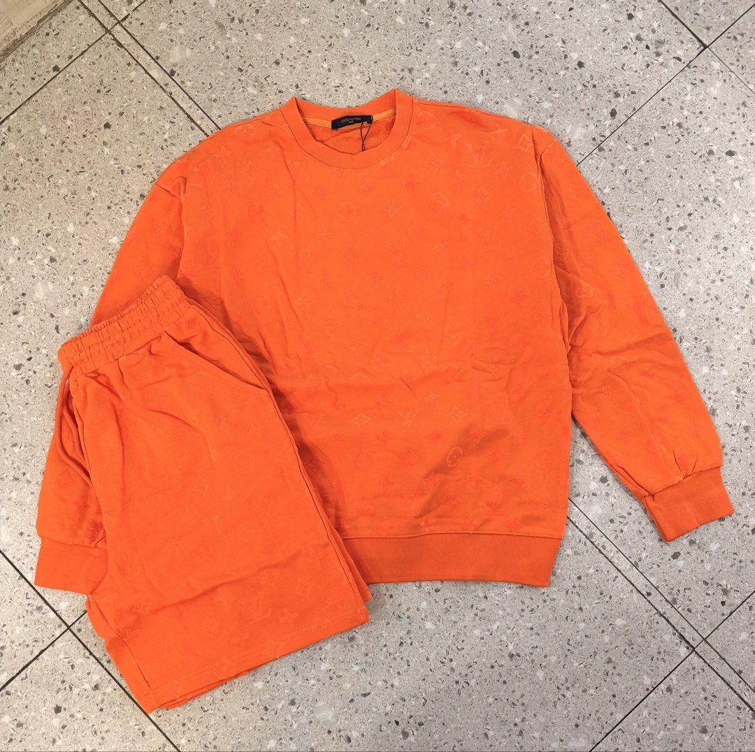 LV Terno Carpet Monogram (Category: Coats, Jackets and Outerwear) located in Baguio. Submitted by mardimercredi14 (Listing ID 1462410962, Image 1). Description: 🔥 Louis Vuitton (Terno) Dimensions: 25*28 (crewneck) 30-38*20.5 (short) Condition: excellent Color Rate: 10 ❌ none.