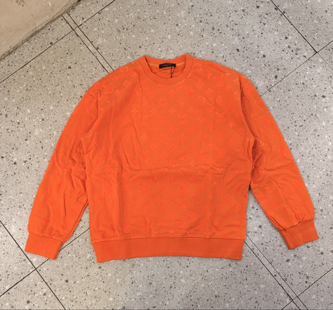 LV Terno Carpet Monogram (Category: Coats, Jackets and Outerwear) located in Baguio. Submitted by mardimercredi14 (Listing ID 1462410962, Image 2). Description: 🔥 Louis Vuitton (Terno) Dimensions: 25*28 (crewneck) 30-38*20.5 (short) Condition: excellent Color Rate: 10 ❌ none.